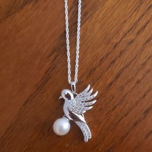 Beautiful bird Vantel Pearls necklace
